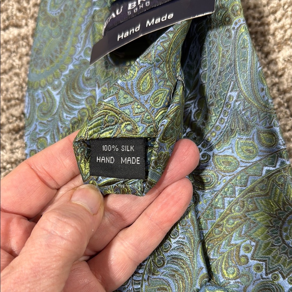 Beau Brummel Hand Made Silk Green Paisley Tie - Picture 3 of 4
